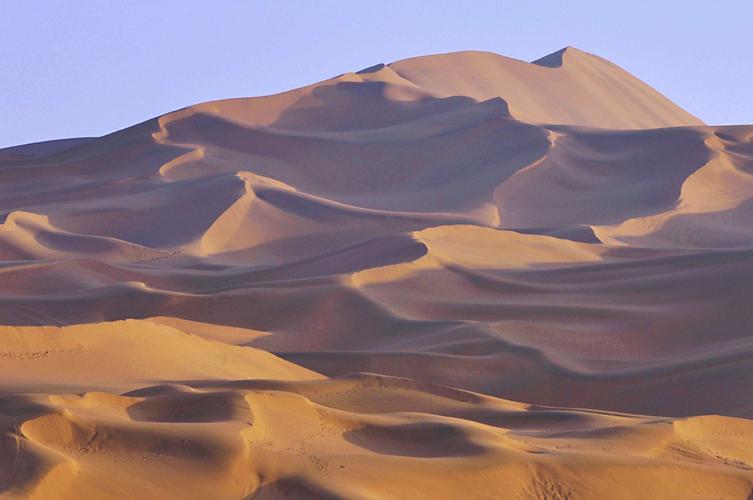 新疆大沙漠叫什么