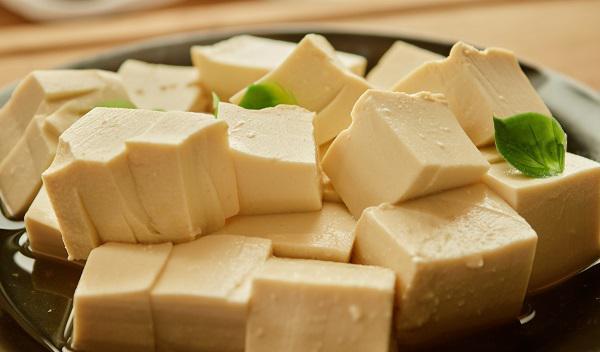 豆腐的嘌呤高不高尿酸高的人到底能不能吃豆腐医生告诉你