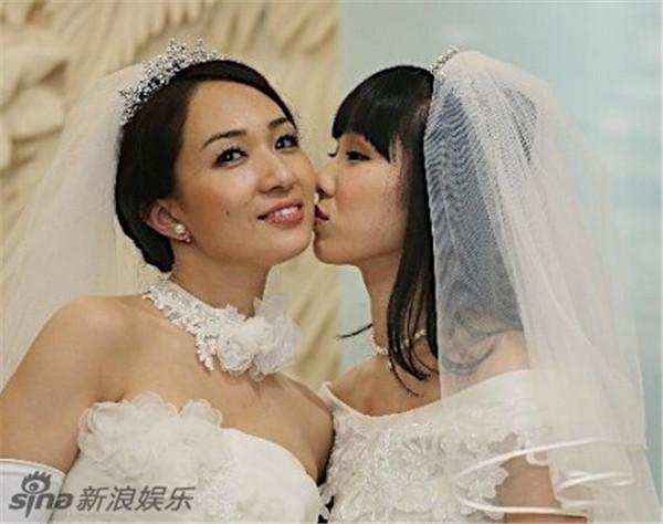 日本两同性恋女星办结婚典礼 婚纱照曝光
