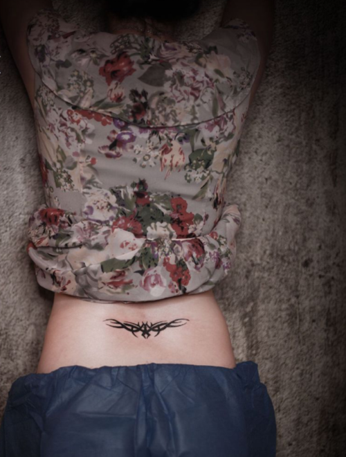 2020最新女生腰部纹身图案大全性感的腰部纹身图案9