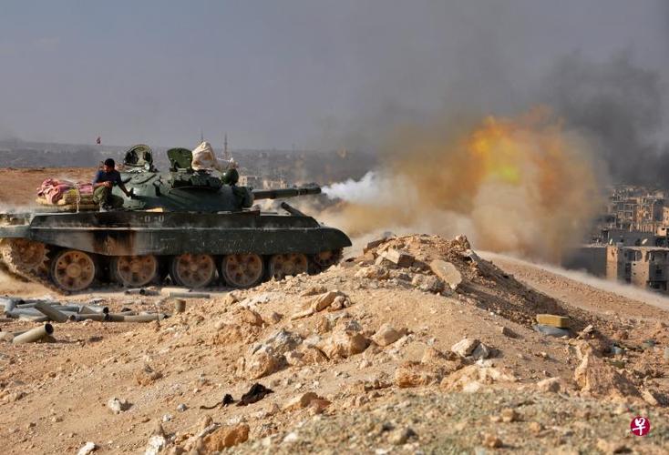 代尔祖尔市周五出现激烈战况,叙利亚政府军的坦克向伊国组织分子的
