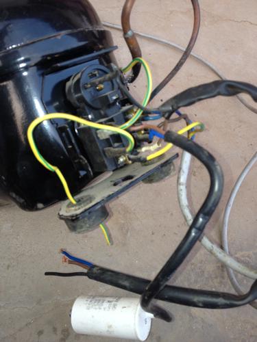 我从冰箱上拆下来一个压缩机,想改成气泵,可是插上电不启动,不知是