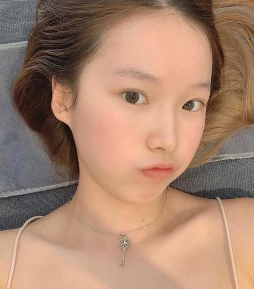 韩国女人皮肤为什么又白又嫩?这几种护肤方式,中国女孩几乎不做