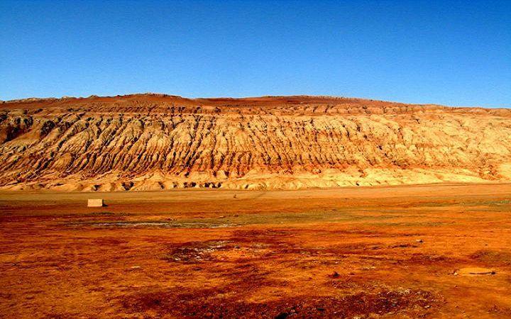 中国地势最低和夏季气温最高的地方——新疆吐鲁番盆地
