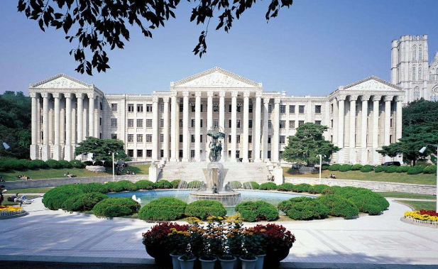 首尔国立大学成立于1946年,被认为是韩国最负盛名的大学.