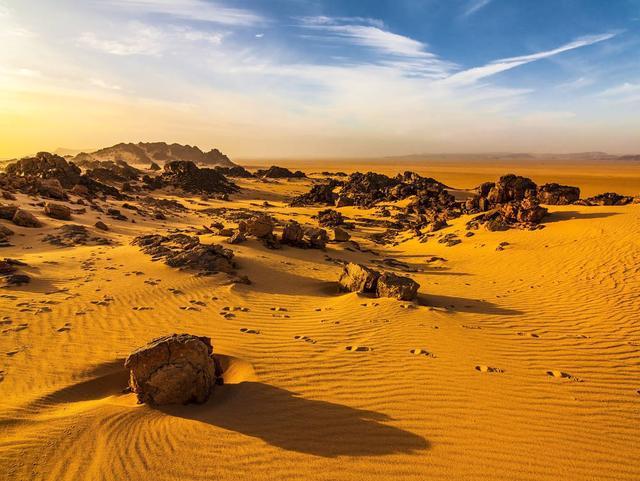 撒哈拉沙漠有多深如果挖空沙子下面还能剩下什么