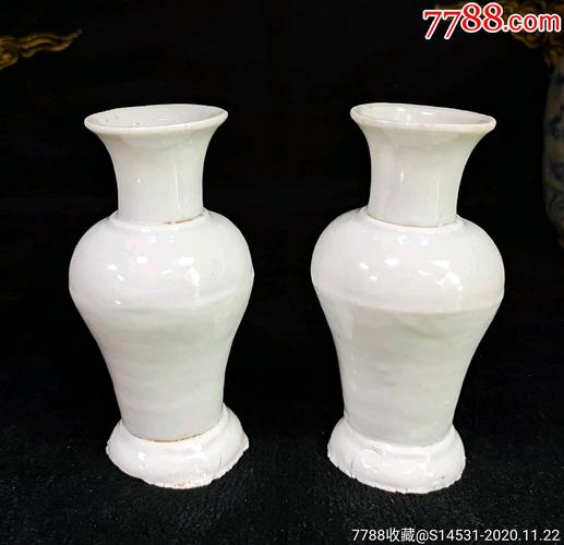 德化白瓷花瓶