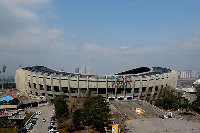 又名蚕室奥林匹克主竞技场,位于首尔市松坡区奥林匹克路25号蚕室综合