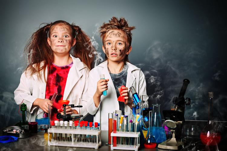 收藏 关键词:做化学实验的儿童图片下载,做化学实验的学生,小学生