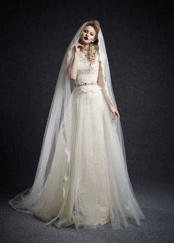 ersa atelier 2015春夏婚纱让我们重温了宫廷般的奢华嫁衣,这个来自