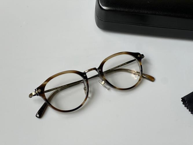 了解日本眼镜的朋友对kaneko金子眼镜一定不会陌生,很好的牌子,产品