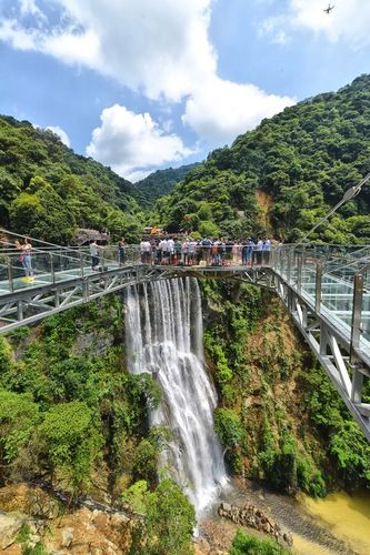 世界最长最高最宽最大的悬空玻璃桥在广东清远古龙峡