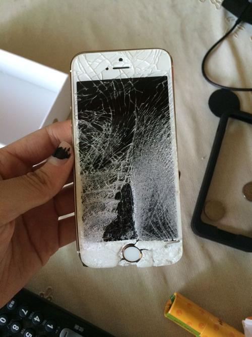 iphone5s屏幕碎了,好像伤到主板了,还有救吗