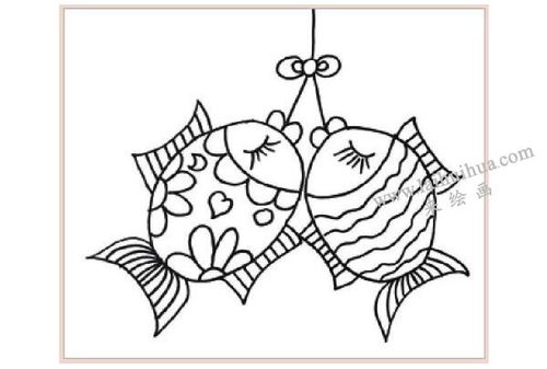 步骤二:给鱼装饰上好看的花纹,这里可以自由发挥想象添加内容,丰富