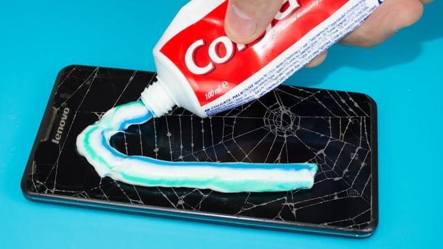 牙膏也能清理手机屏幕,这么实用的操作真的不学吗?