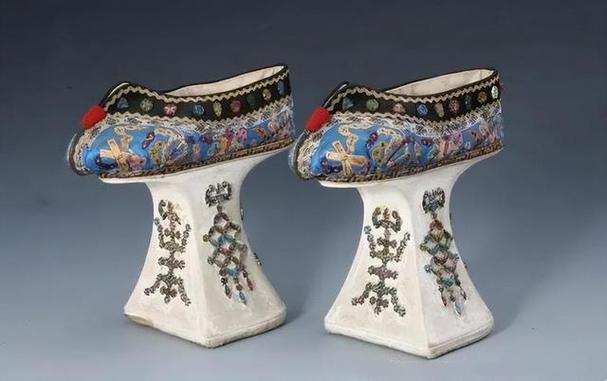 古代时尚揭秘受女性欢迎的高跟鞋起初竟是给男人发明的