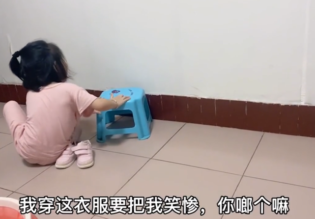 重庆5岁脑瘫女孩挑战自己穿衣服因动作慢一句对不起让妈妈破防