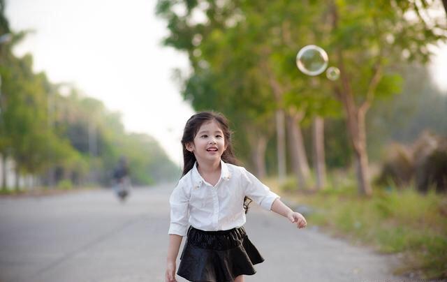 4岁女孩粉丝近百万只因长得太像刘亦菲网友好想她快点长大