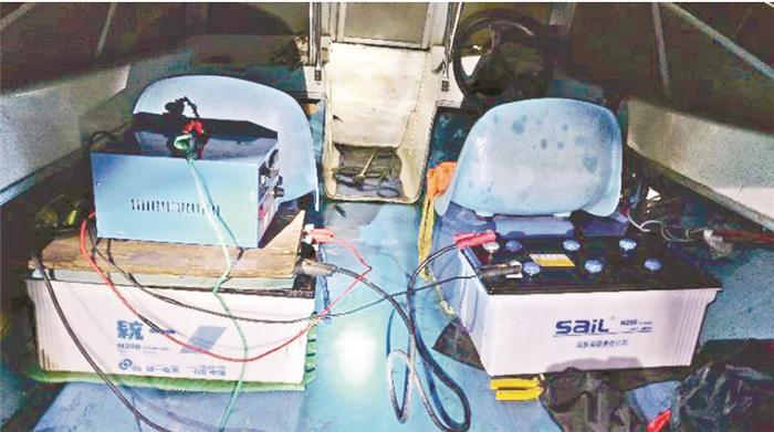 夫妻俩使用超声波捕鱼器在长江非法捕鱼获利24万 ,长航武汉警方深夜