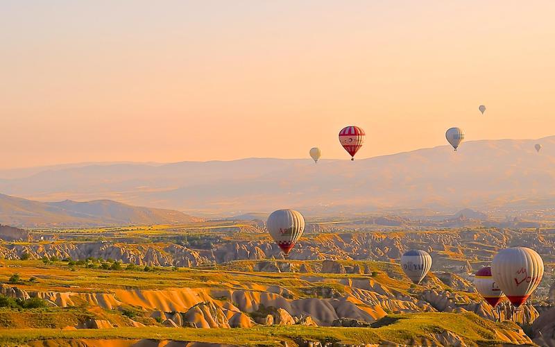 土耳其卡帕多奇亚浪漫热气球风光