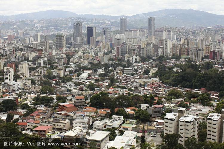 从雄伟的el avila山在委内瑞拉,加拉加斯首都市中心和主要的商业建筑