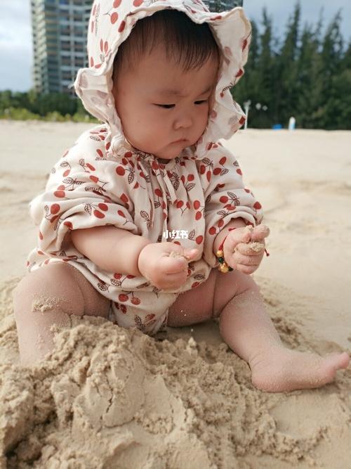 第一次玩沙子的宝贝_带娃去旅行_萌娃_宝宝日常