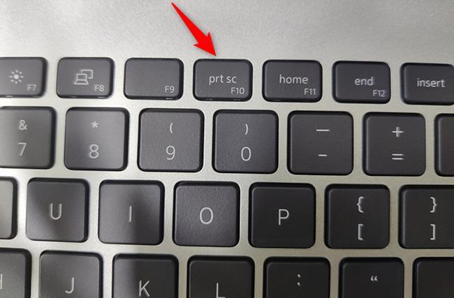 在您的戴尔笔记本电脑或台式机上,您会在键盘的右上角(功能键旁边)