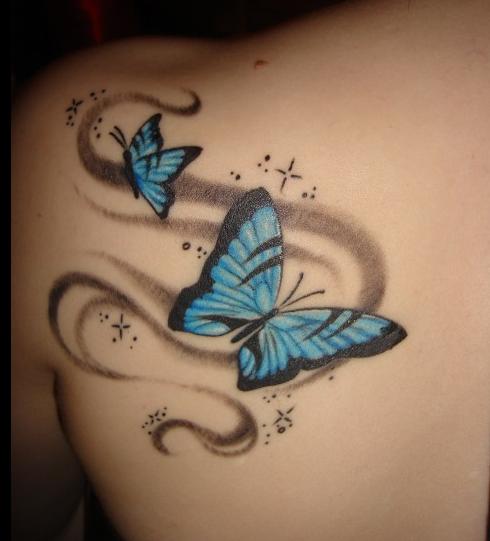 一款适合女性纹身爱好者纹的后肩部蝴蝶纹身图案
