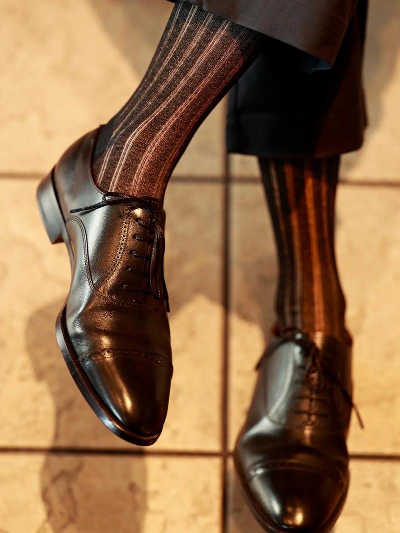 beeff|不同优雅感的绅士袜.经典男装风格的爱好者知道袜子 - 抖音