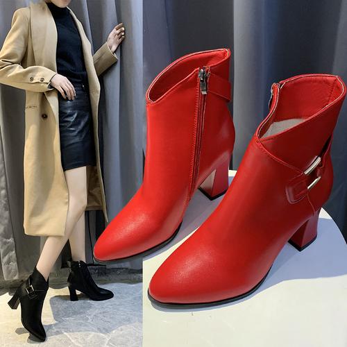 红色婚鞋尖头高跟粗跟短靴女2020秋冬新款侧拉链短靴皮带扣马丁靴