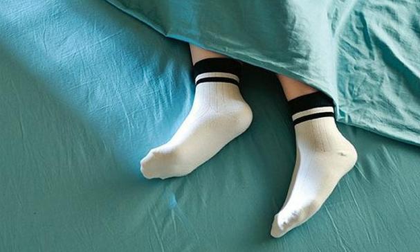 穿袜子睡觉有啥好处日本人均寿命高达837岁真和袜子有关系吗