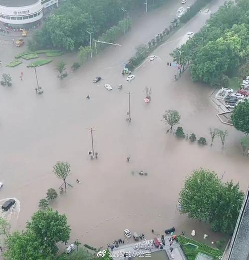 郑州突降史上首次特大暴雨防汛应急响应提至i级河南多地受灾