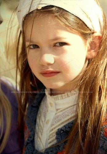 《星际穿越》里饰演女儿的小美女mackenzie foy,从四岁起就已经是广告