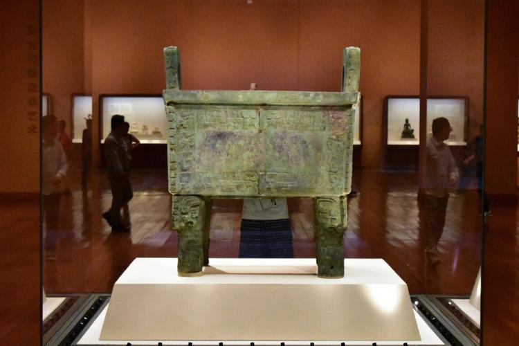 后母戊鼎 商 中国国家博物馆禁止出境文物出土于河南安阳殷墟的王陵区