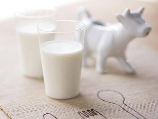 什么时候喝牛奶最好美白最佳吸收时间段
