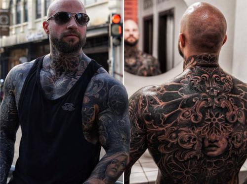 美国男子痴迷纹身 耗时200小时将全身纹满图案