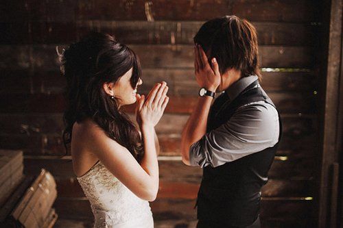 让人泪崩的结婚瞬间图片_新郎看见新娘的第一眼_情侣图片