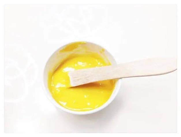 准备材料:蛋黄,蜂蜜面膜三:蛋黄蜂蜜面膜小贴士:黄瓜具有很好的补水