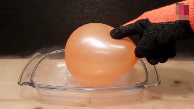 实验:充满气的气球放入零下196度液氮中,不可思议的事发生了