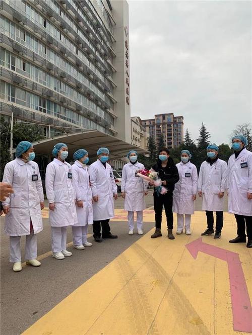 四川省南充市首例新型冠状病毒感染的肺炎患者在蓬安县治愈出院