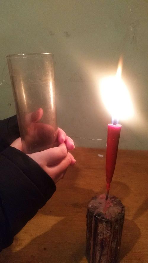 吹灭蜡烛的灭火原理