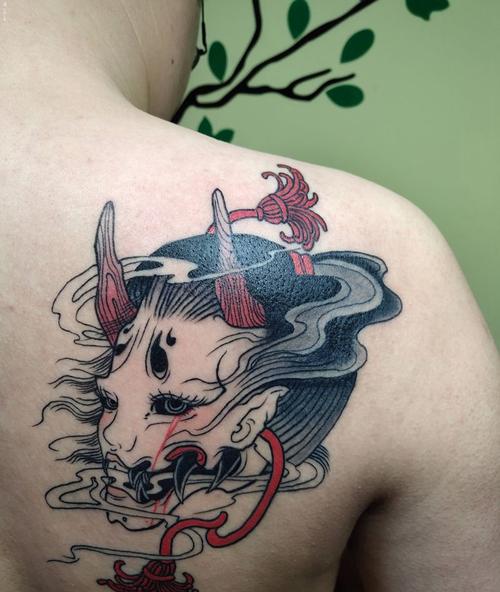 纹身图片_背部肩部新传统女人妖怪般若纹身图案