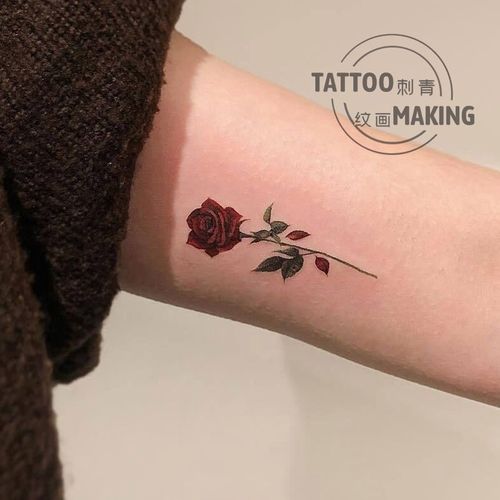 纹身贴纸红玫瑰花卉手臂小清新图案防水持久女仿真刺青新款1张4个