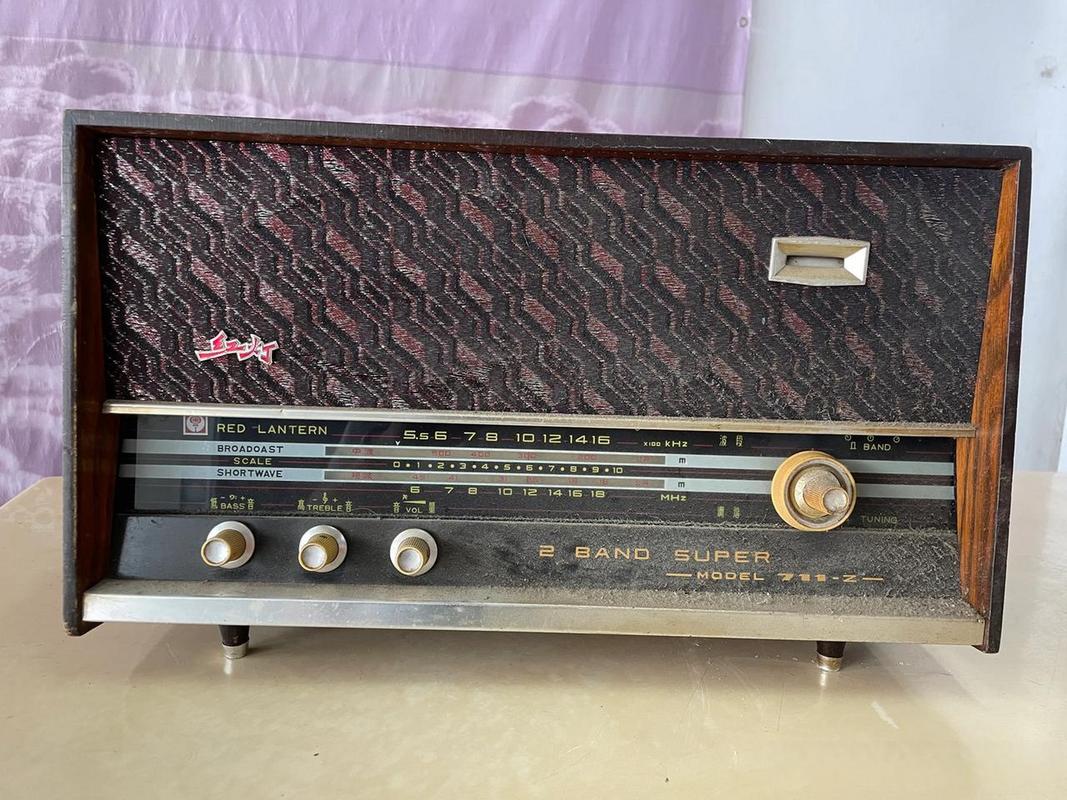 帮一个福建的老无线电爱好者淘了一套红灯711-2电子管收音机,功能正常