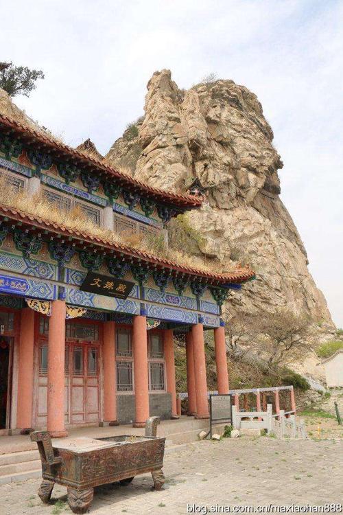 青岩寺位于辽宁省锦州市北镇市医巫闾山南部风景最佳处.