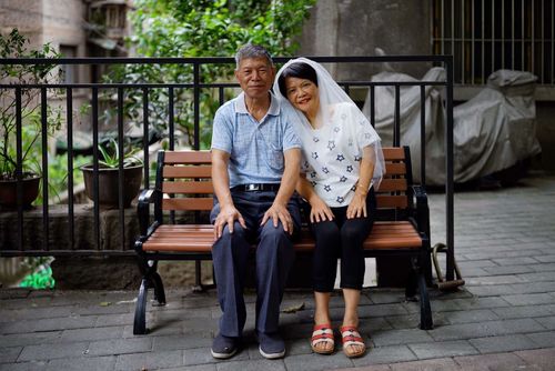 七夕节:结婚70年,90岁老人第一次过情人节