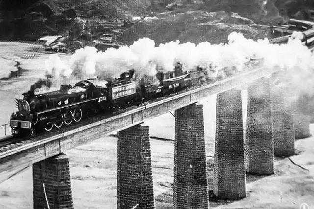 新中国第一条工程艰巨的铁路---宝成铁路