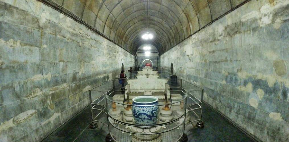 直击唯一被发掘的帝王陵明定陵:地宫深入地下27米,阴气森森_保护_历史