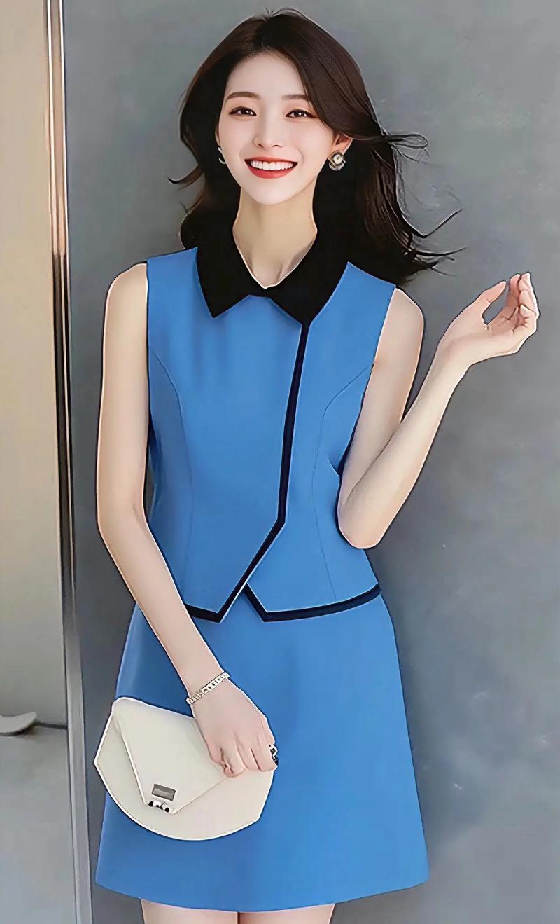 夏季新款减龄气质百搭时尚时髦洋气小香风蓝色上衣短裙职业两件套!
