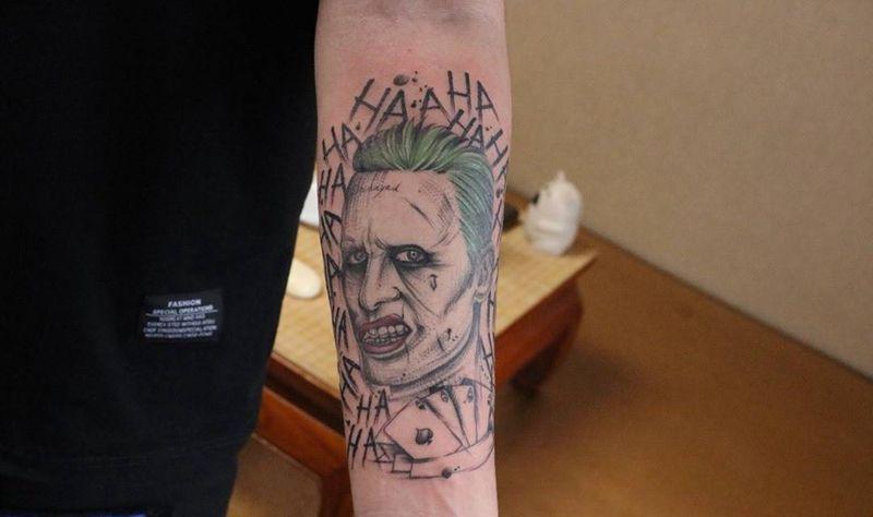 自杀小队小丑杰瑞德莱托纹身图片手臂欧美写实点刺纹身图案